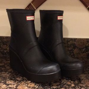 NWOB Hunter Wedge Ankle Rain Boot, black sz US 8